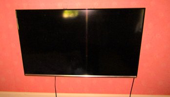 42' Samsung Smart TV With Remote - UN40J5500AF