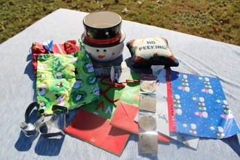 Christmas Lot - Decor, Gift Wrap & Bags