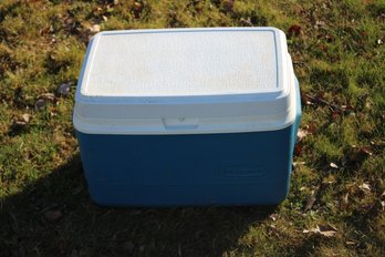 RUBBERMAID COOLER