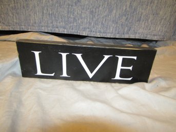 'LIVE' SHELF SITTER