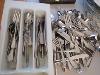 ASSORTMENT OF FLATWARE