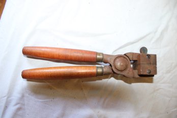 ANTIQUE SINGLE BULLET MOLD WITH HANDLES