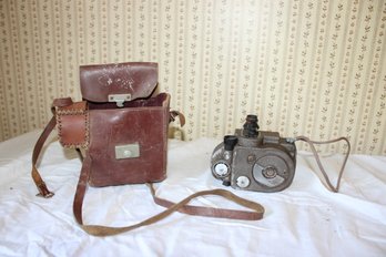 VINTAGE MOVIE CAMERA AND CARRY CASE