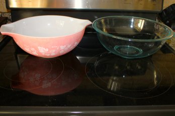 2 Pyrex Bowls