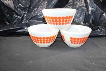 3 SMALL PYREX MIXING BOWLS