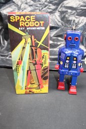 VINTAGE SPACE ROBOT WIND UP TOY MS 403 Made In China