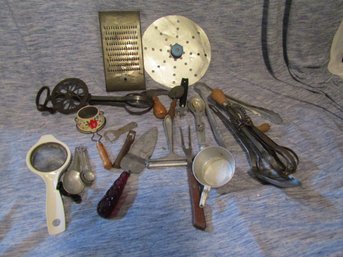 Assortment Of Vintage Kitchen Gadgets