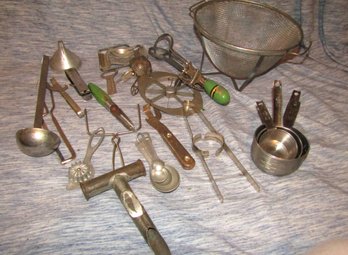 Assortment Of Vintage Kitchen Gadgets