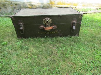 VINTAGE METAL  MILITARY ARMY FOOTLOCKER