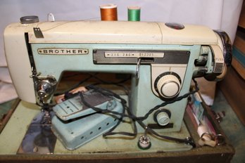 BROTHER ZIG ZAG SEWING MACHINE AW11417