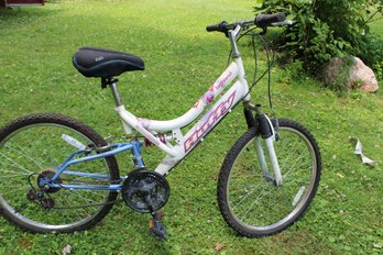 Girls Vintage Huffy Hignland  Bike