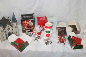 COLLECTION OF VINTAGE CHRISTMAS DECORATIONS (2)