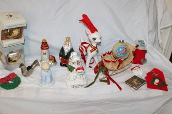 COLLECTION OF VINTAGE CHRISTMAS DECORATIONS (4)