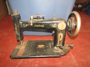 VINTAGE OXFORD SEWING MACHINE