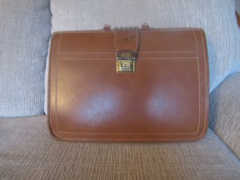 VINTAGE LEATHER ATTACHE / BRIEFCASE