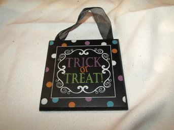 TRICK OR TREAT WALL PLAQUE