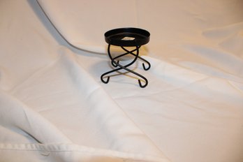 ROUND METAL CANDLE STAND