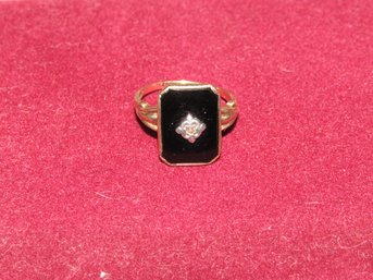 10K GOLD ONYX & DIAMOND RING SIZE 5.5