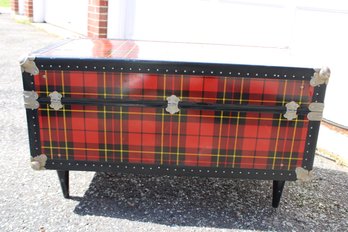 VINTAGE SEARS & ROEBUCK CHECKERED LOCKER LOUNGER