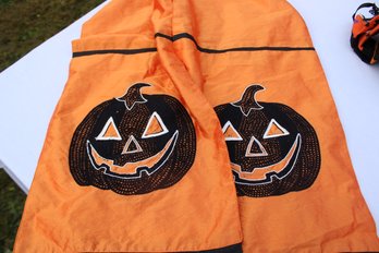 PIER ONE LIGHTED JACK O LANTERN TABLE RUNNER - WORKS