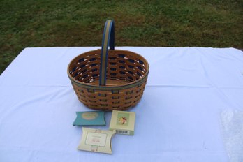 2009 SIGNED LONGABERGER BASKET