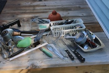 Assortment Of Kitchenware Wolfgang Puck Knives Pyrex