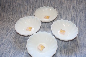 4 VINTAGE SMALL MILK GLASS BOWLS