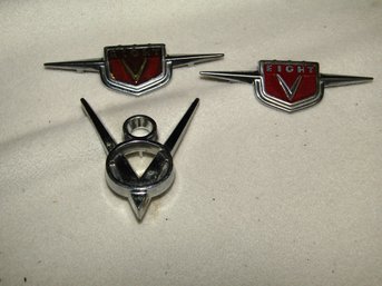 STUDEBAKER V8 EMBLEMS