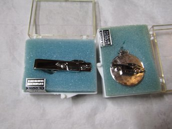 KINNEY RHODIUM ELECTROPLATE STUDEBACKER TIE CLIP & KEY CHAIN