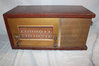 Vintage Magnavox Radio - Works