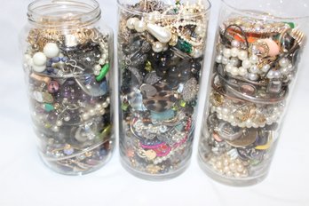 ASSORTMENT OF JEWELRY PIECES & PARTS