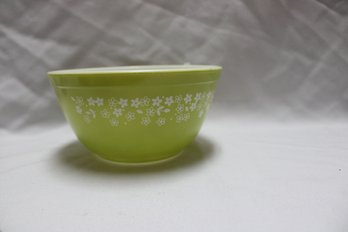 VINTAGE PYREX GREEN CRAZY DAISY BOWL