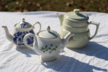 COLLECTION OF VINTAGE TEAPOTS