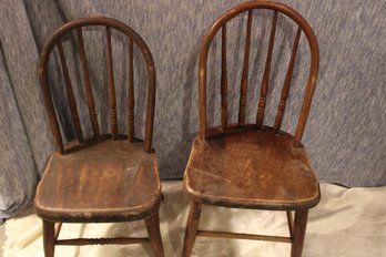 2 SMALL CHILDS SPINDLE BACK CHAIRS