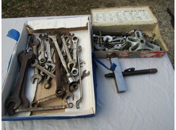 COMBINATION WRENCH LOT & MISC HARDWARE