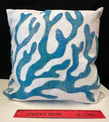 3 Decorative Throw Pillows #5902 | Auctionninja.com