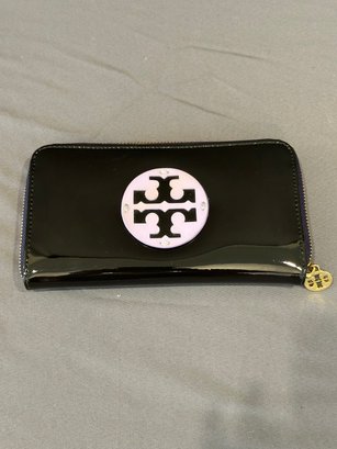 Tory Burch Black Patent Leather Continental Wallet (GR)
