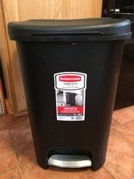 Rubbermaid Trash Bin With Hands -Free Lid, #2