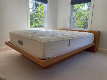 Queen-size Wood Bedframe