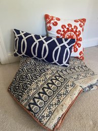 Pottery Barn Queen Patterned Quilt With 2 Shams And Colorful Throw Pillows