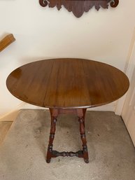 Drop Leaf End Table       (F)