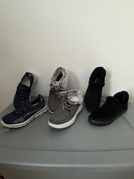 2 Pairs Of Warm Shoe Boots And 1 Pair Of Sneakers