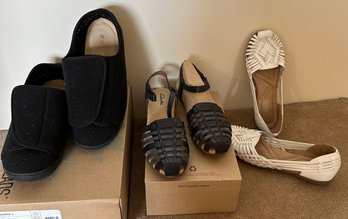 2 Pairs Of Womens Sandals And Foamtreads Slippers 8.5-9.5