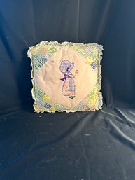 Embroidered Handmade Pillow    (LR)