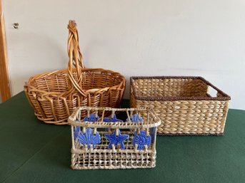 Wicker Basket, Straw/metal Basket, Basket W/ Enamel Fish   (O)