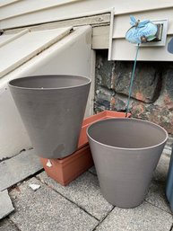 4 Plastic Planters, Pot, Welcome Sign