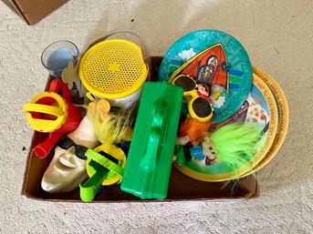 Box Of McDonalds Toys, Green Lunchbox  (SR)
