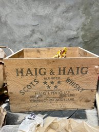 Haig & Haig Whisky Box    (B)
