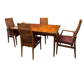 MCM Heritage Dining Room Table And 4 Chairs With 3 Leaves