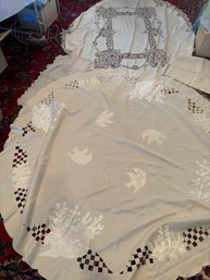 Tablecloths And Doilies